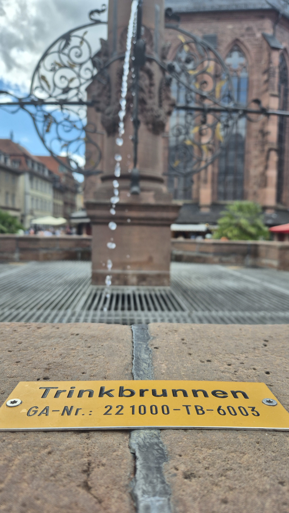 Herkulesbrunnen auf dem Marktplatz jetzt auch Trinkwasserbrunnen